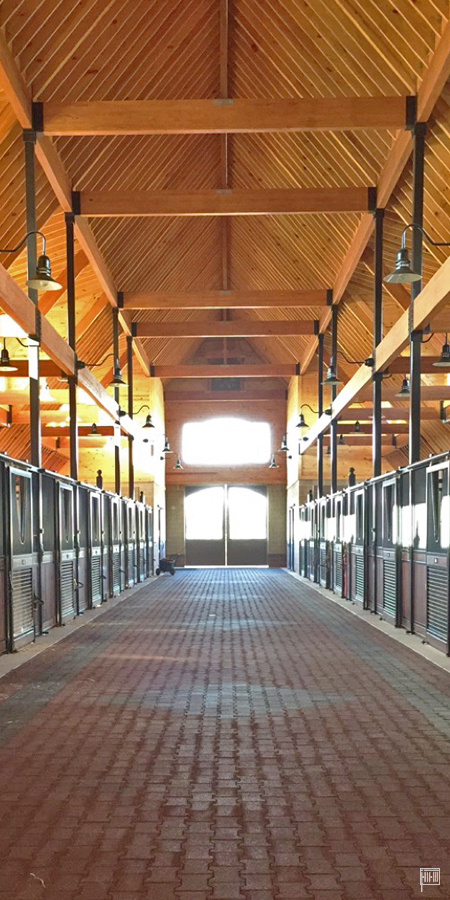 meadowwood-farm-barn-aisle